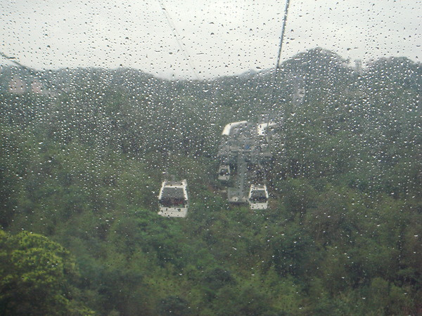 下雨下雨 滴滴答答