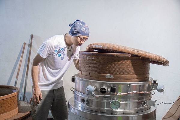 智慧控溫 傳統炭焙:炭紀用科技延續一爐好茶香 智慧控溫 傳統炭焙:炭紀用科技延續一爐好茶香