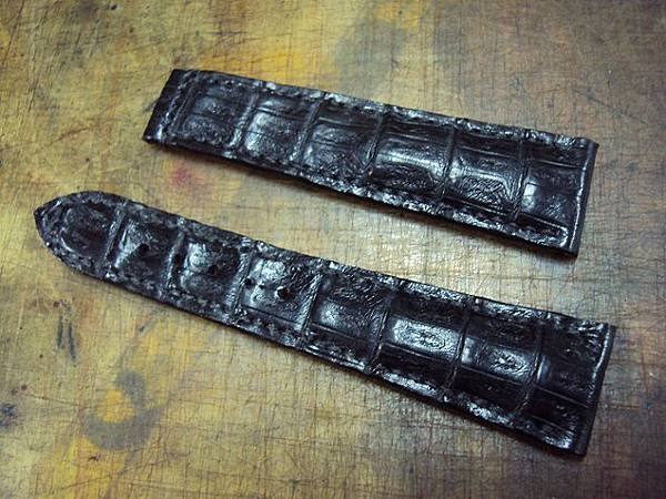 OMEGA Railmaster XXL croco strap, 24x18mm, 95x120mm, thick 6.0 taper to 2.0mm, padded black croco strap, black stitch. 01 