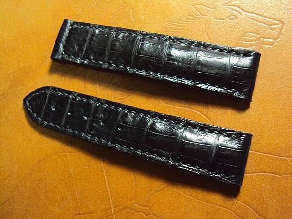 OMEGA croco strap, 18x18mm, 85x95mm, thick 5.5mm taper to 1.9mm, padded black croco strap, match stitch. 01  