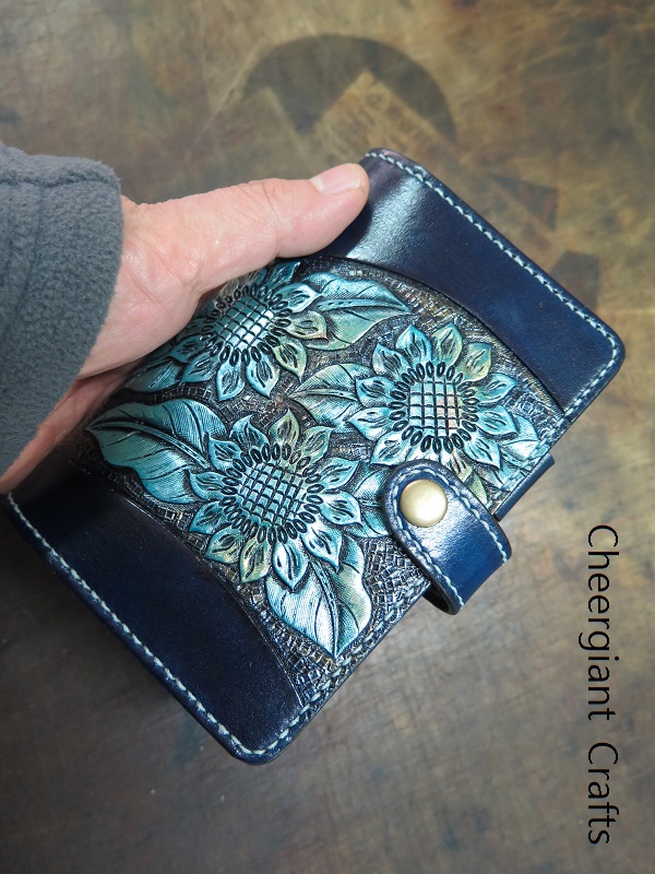 A7 Personal Organisers, Sunflower hand carved leather crafts. A7 手工皮雕萬用手冊太陽花圖案 藍色系銀藍色加金古銅 04