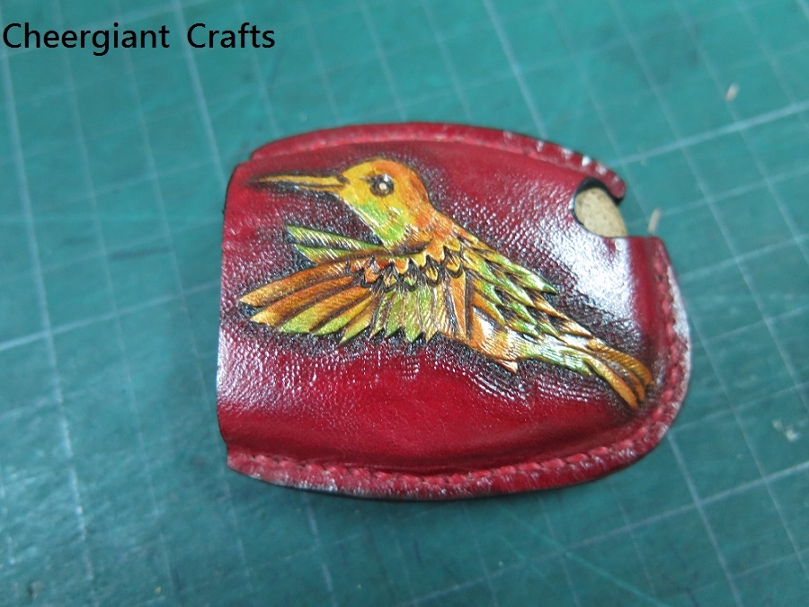賓士鎖匙皮套Benz key cover. Hummingbird hand carved pattern. ( The leather model was in inside of it.)01