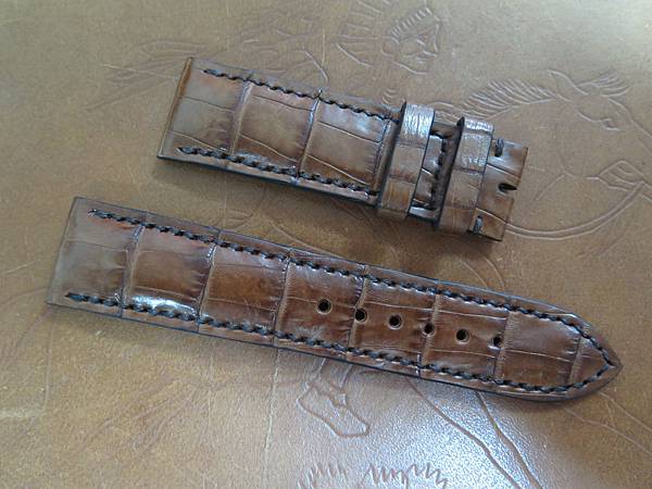 Jaquet Droz brown croco belly strap, 22x20mm, 72x113mm, thick 4.5mm taper to 3.0mm, dark brown stitch. 02