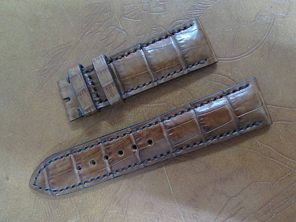 Jaquet Droz brown croco belly strap, 22x20mm, 72x113mm, thick 4.5mm taper to 3.0mm, dark brown stitch. 01 