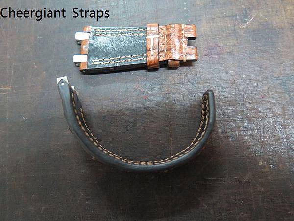 AP ROO brown horn back croco strap, 28x20mm, 62x110mm, thick 6.5mm taper to 3.5mm, dual cream stitch. 04