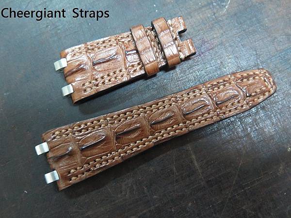 AP ROO brown horn back croco strap, 28x20mm, 62x110mm, thick 6.5mm taper to 3.5mm, dual cream stitch. 02