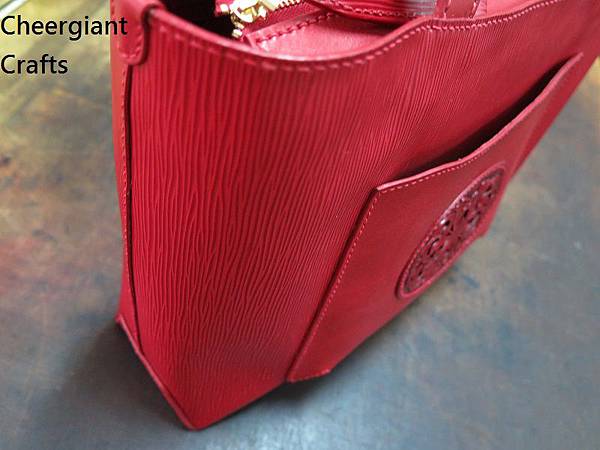 紅色水波紋皮雕托特包. Red rippled tote leather bag.04