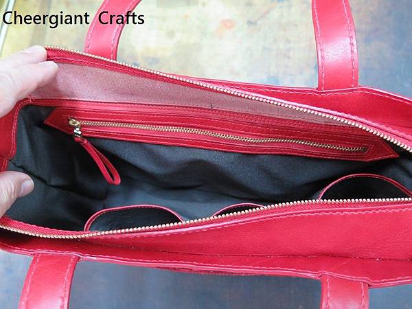 紅色水波紋皮雕托特包. Red rippled tote leather bag.07