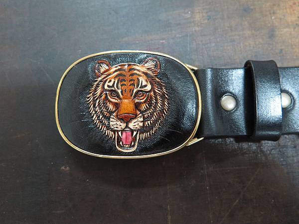 老虎皮雕皮帶頭四公分皮帶.Tiger buckle leather belt.