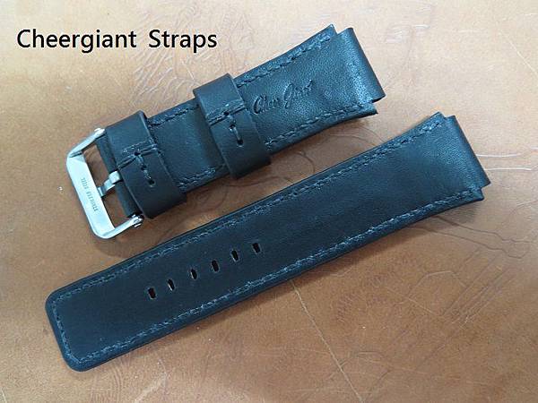 5.11 tactical series black cowskin strap, 21.9(29)x26mm, 85x135mm, thick 5.5mm taper to 3.5mm. 04