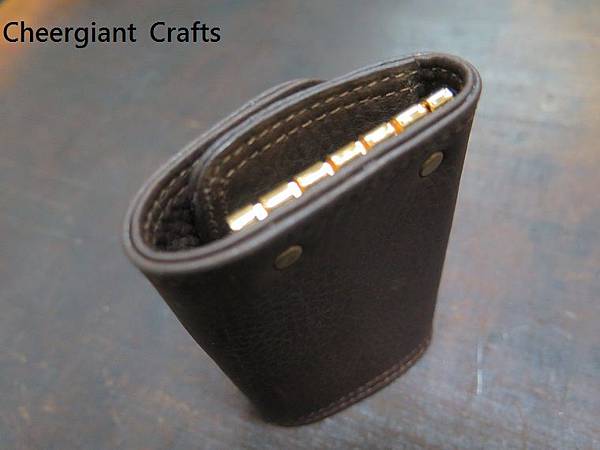 深咖啡色荔枝紋牛皮鎖匙包. Dark brown grained leather 6 rings key case. 05