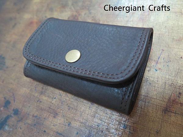 深咖啡色荔枝紋牛皮鎖匙包. Dark brown grained leather 6 rings  key case. 