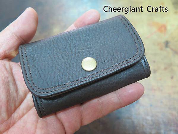 深咖啡色荔枝紋牛皮鎖匙包. Dark brown grained leather 6 rings key case. 07