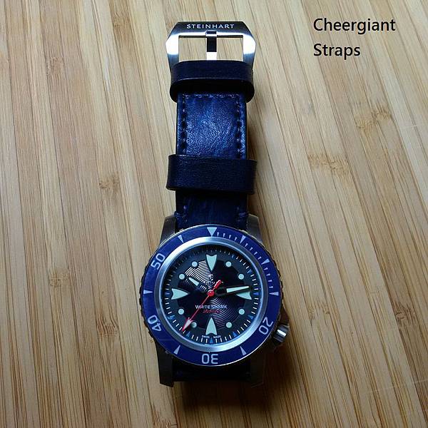 Steinhart White Shark dark blue vintage grained leather strap 01.jpg