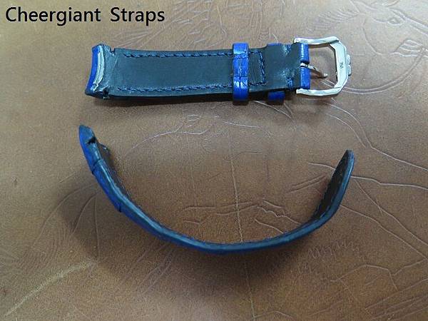 Glashutte padded dark blue crocodile strap,18.8x16mm,70x110mm,thick 5.0mm tapern to 2.3mm,match stitching.05.JPG