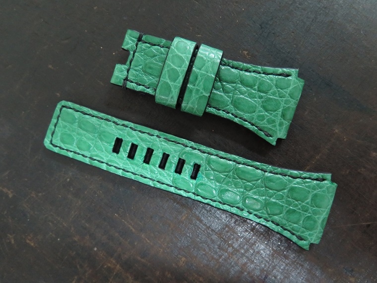 Bell %26; Ross BR-02 green round grained croco strap,26x24mm,75x125mm,thick 5mm taper to4.0mm,black stitching.01 .JPG