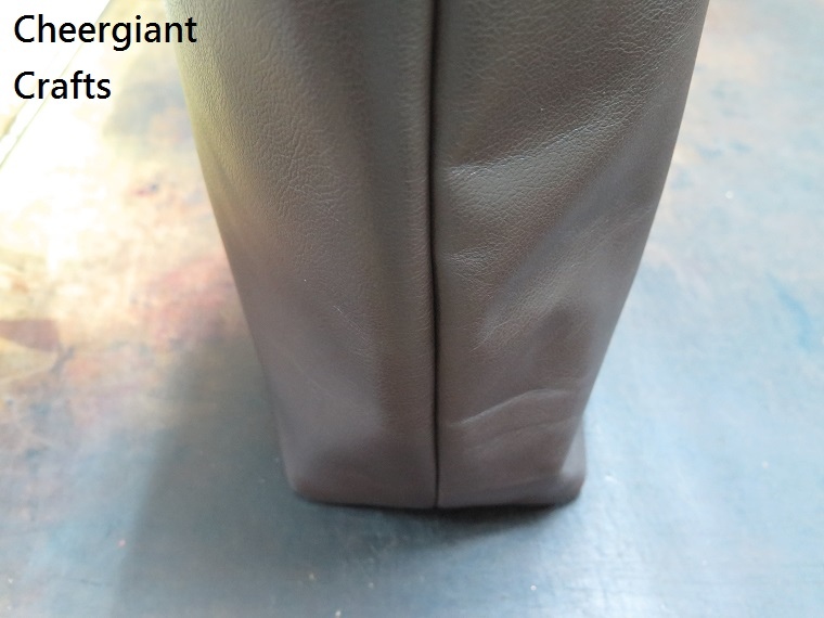 Tote Bag 托特包 咖啡色荔枝紋牛皮托特包. 高55CM,頂寬39CM,底寬28CM,底厚12.5CM. 12 .JPG