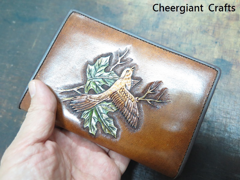 Golden bird passport leather wallet hand carved pattern. 金黃鳥護照皮夾,手工雕刻染色. 03.JPG