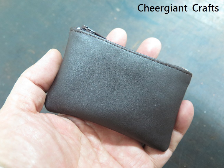 Brown leather key case. 咖啡色真皮鑰匙包. 內附皮環.04.JPG