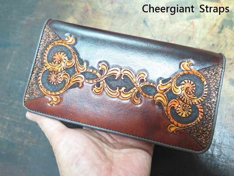 唐草圖案外拉鍊長皮夾手拿包. Hand carved pattern zipper long wallet clutch bag. 01 .JPG