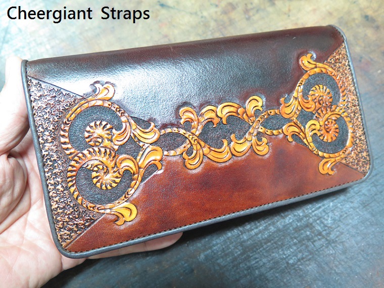 唐草圖案外拉鍊長皮夾手拿包. Hand carved pattern zipper long wallet clutch bag. 027 .JPG