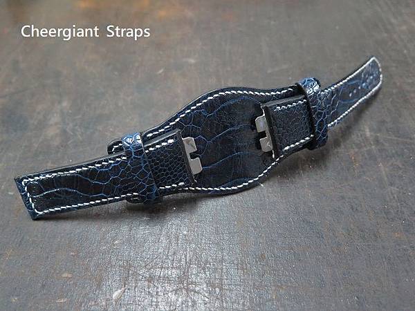 Hublot Big Bang bund style dark blue ostrich strap,28x22mm, 80x120mm, thick 5.8mm taper to 2.2mm.06.JPG