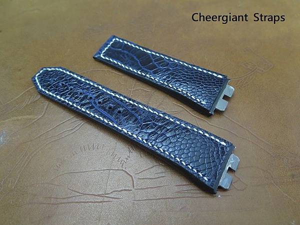 Hublot Big Bang bund style dark blue ostrich strap,28x22mm, 80x120mm, thick 5.8mm taper to 2.2mm.09.JPG