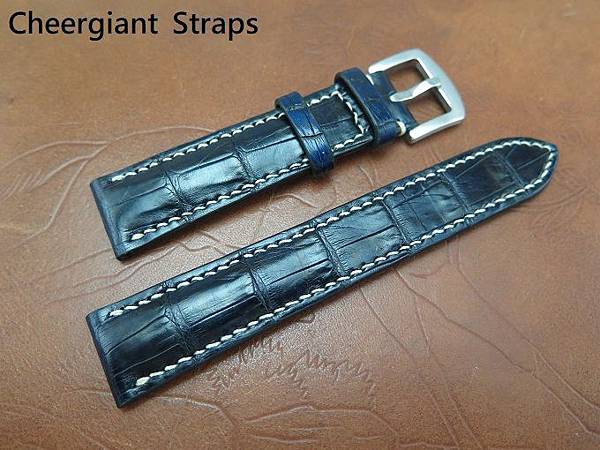 Breitling padded navy blue crocodile strap,20x18mm, 75x120mm, thick 5.5mm taper to 2.8mm,cream stitching.03.JPG