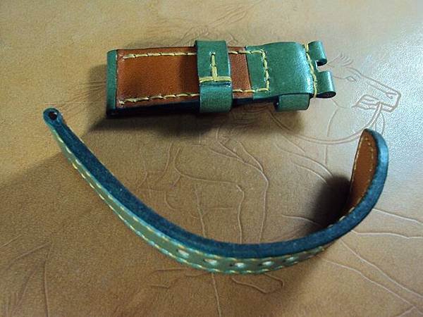Svw536 Anonimo custom strap, ( big lug holes, thin leather.).JPG