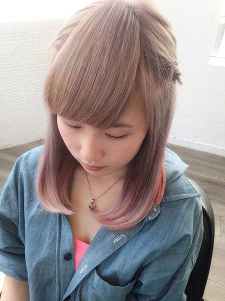 台北東區Rainbow Hair 設計師Cheetah作品----流行時尚髮型，東區剪髮，東區造型，女生編髮造型，甜美女孩，三股加單編，半頭公主編 