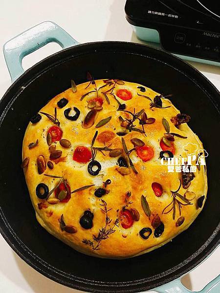 親子手作烘培的『迷迭香佛卡夏』  親子手作烘培的『迷迭香佛卡夏』