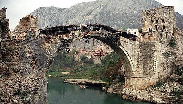 mostar-koprusu-yikim.jpg