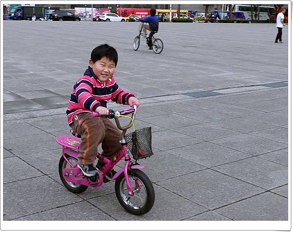 宣滈學腳踏車成功P1270834
