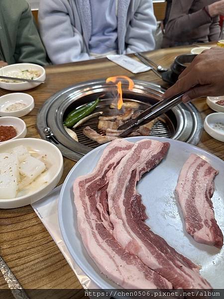 【國外旅遊】首爾美食篇. 王妃家烤肉推薦必吃. Forest