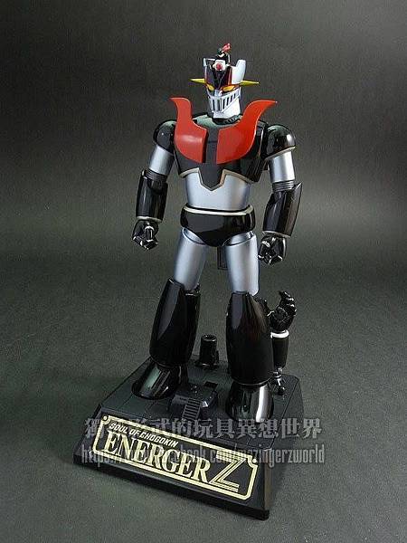 1.Energer Z 我們翻譯成「能量鐵金剛Z」,編號GX-07E 可想而知是以GX-07為基本型所修改的版本,但其實整個頭型已經完全不一樣了.jpg 1.Energer Z 我們翻譯成「能量鐵金剛Z」,編號GX-07E 可想而知是以GX-07為基本型所修改的版本,但其實整個頭型已經完全不一樣了.jpg