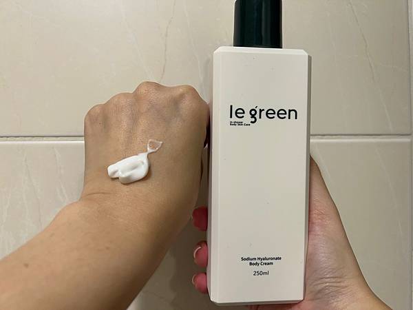 開箱|Le Green植萃洗沐組合-深海B3修護沐浴精露、A
