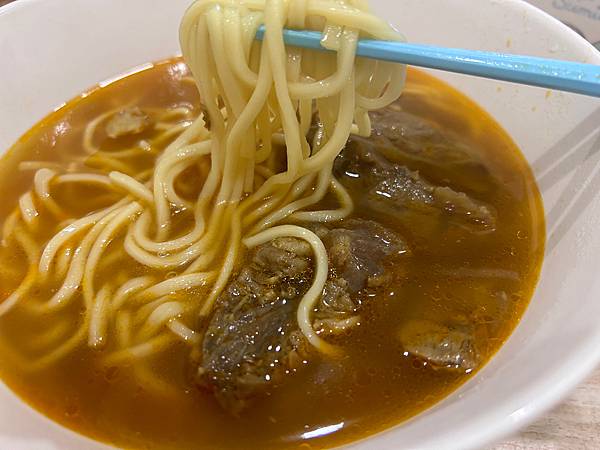 開箱｜新上市-老協珍牛肉麵你吃過了嗎?獨創滾刀塊切法完美讓肉