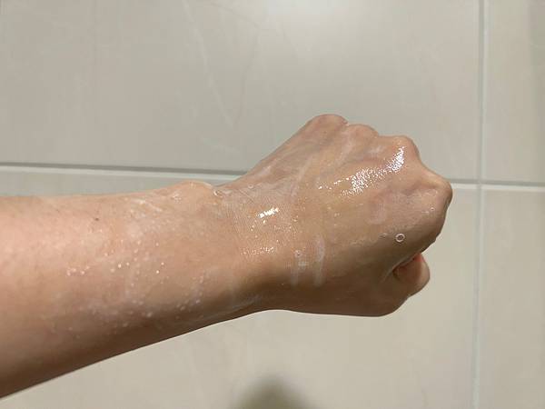 開箱｜新年新氣象頭皮控油推薦!草繹herbmaze迷迭香頭皮