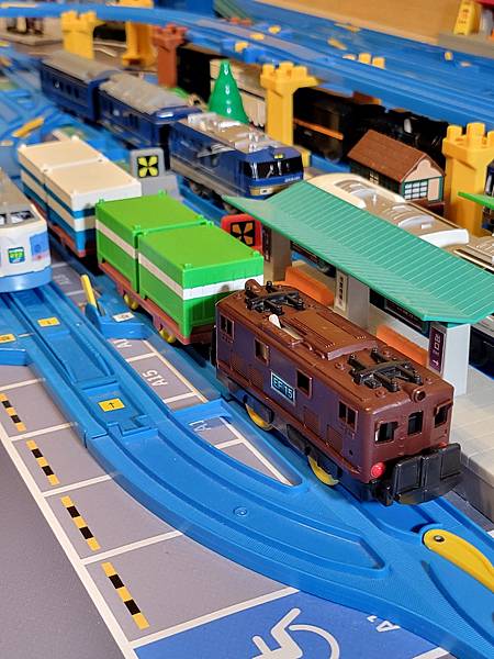 EF15套組,Tomy在2001年發售的產品。 EF15套組,Tomy在2001年發售的產品。