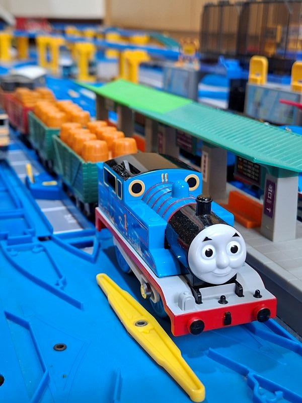 照片是 Plarail 湯瑪士小火車 照片是 Plarail 湯瑪士小火車