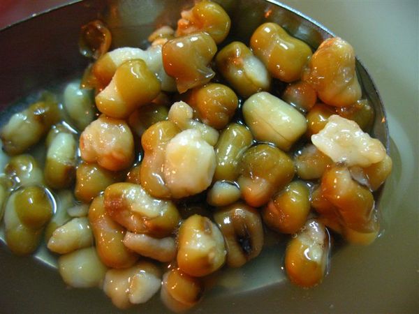 花蓮城隍廟口的綠豆湯~每顆都飽滿~好吃P~.JPG