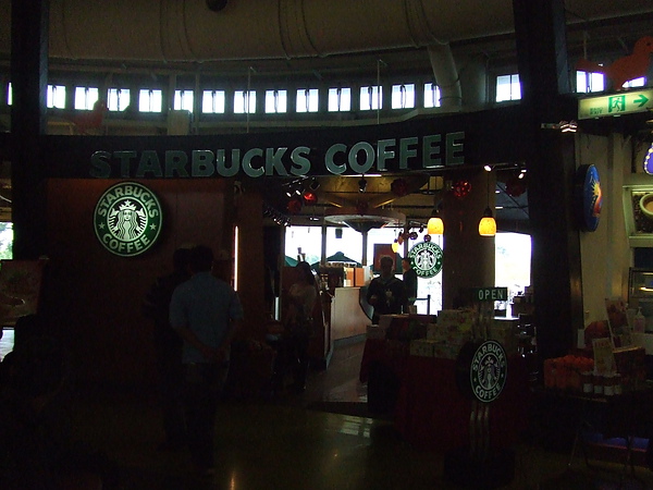 星巴克是東山休息站的第三種咖啡選擇.JPG
