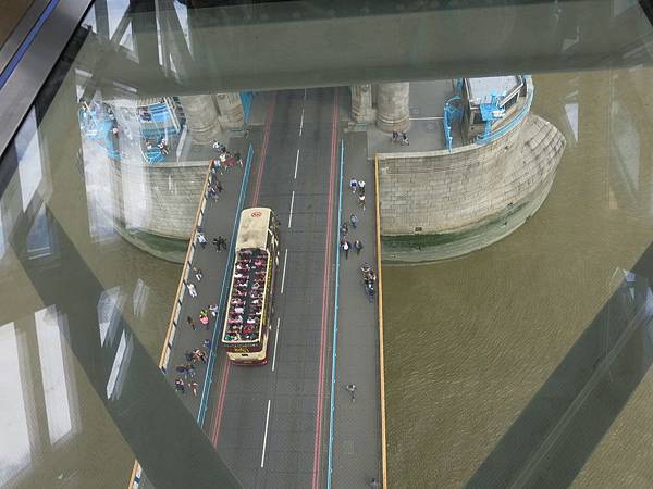 倫敦塔橋玻璃地板 Tower Bridge Glass Floor