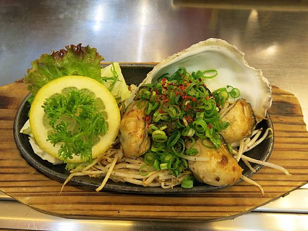 廣島，牳蠣的各種可能：煎烤煮炸蒸煙燻醬醋生吃......