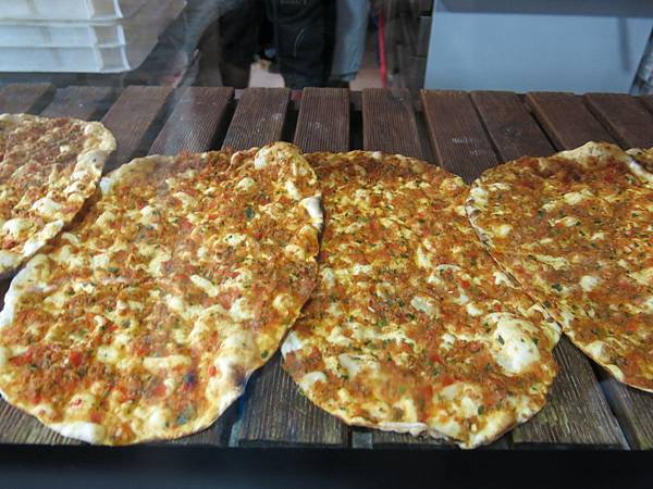 06-土耳其碎肉薄餅-現烤過程-Turkish Lahmacun 浪馬軍-Istanbul, Turkey-成寒.JPG