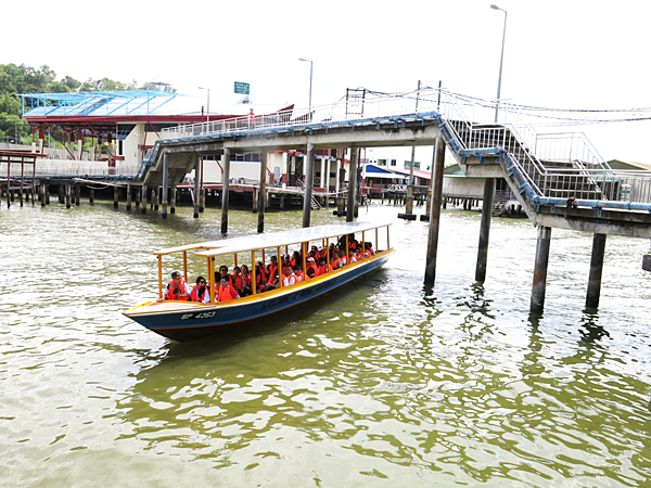 10-船-Water Village, Brunei-成寒.png