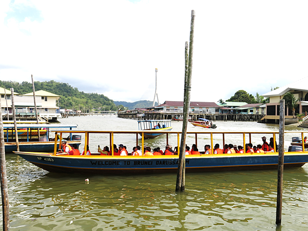 13-船-Water Village, Brunei-成寒.png