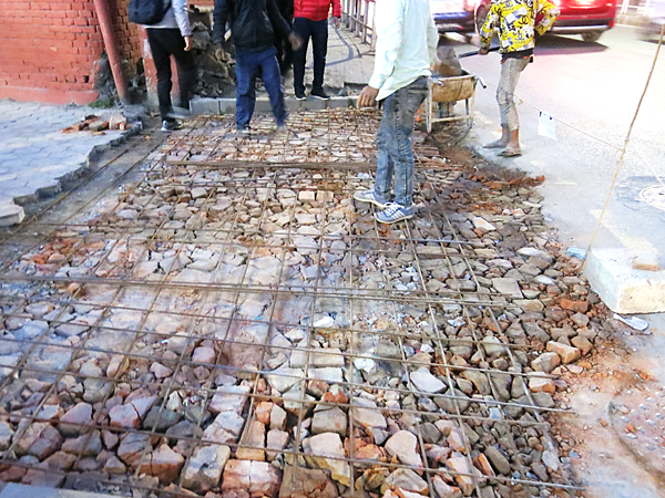 10-pavement, sidewalk-Kathmandu, Nepal-成寒.png