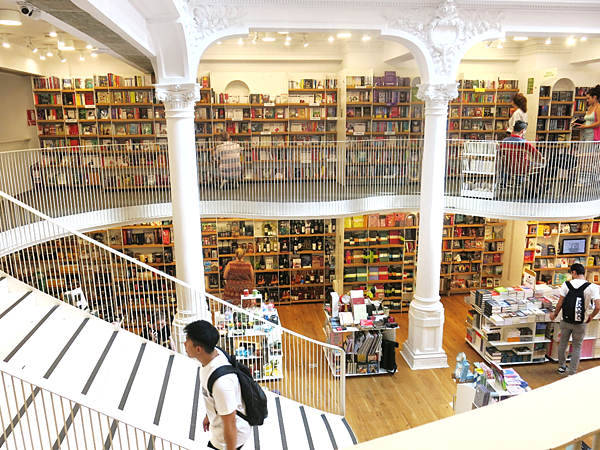 11-Cărturești Carusel bookstore 旋轉木馬之光書店-Bucharest, Romania-布加勒斯特-羅馬尼亞-成寒.png