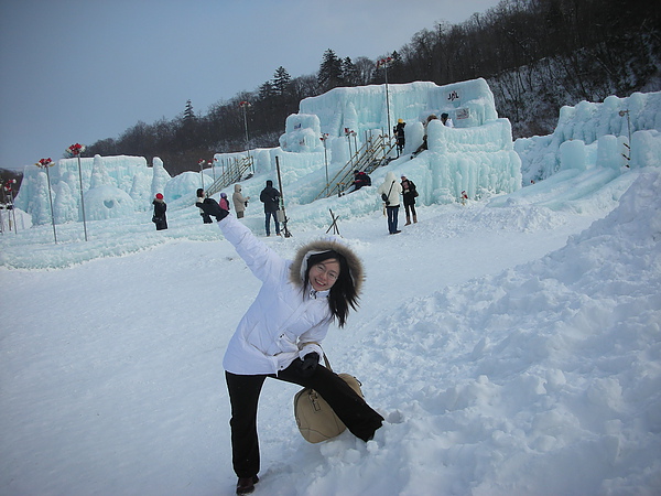 用冰做出各種遊樂設施.JPG